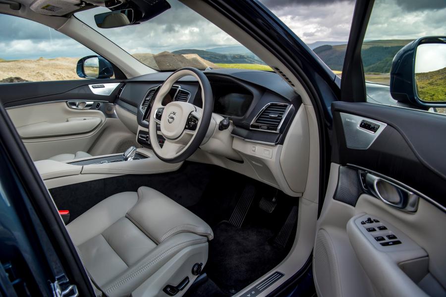 Интерьер Volvo XC90 B5 Inscription 2019 года  (UK) (фото 37 из 40)